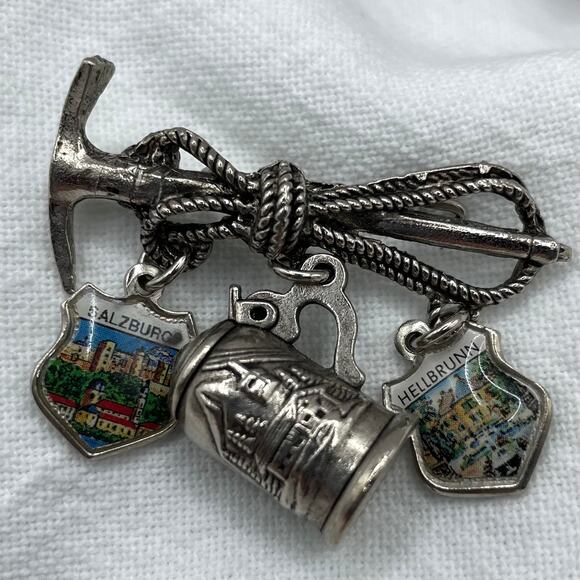 Vintage Austrian Travel Pin With Charms Salzburg Hellbrunn Beer Stein Jewelry - Picture 5 of 6